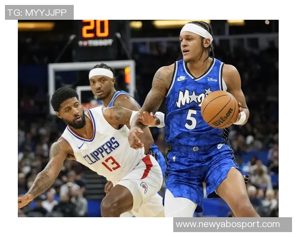 乌布雷与班凯罗体重差异明显却在场上展现顽强对抗精神