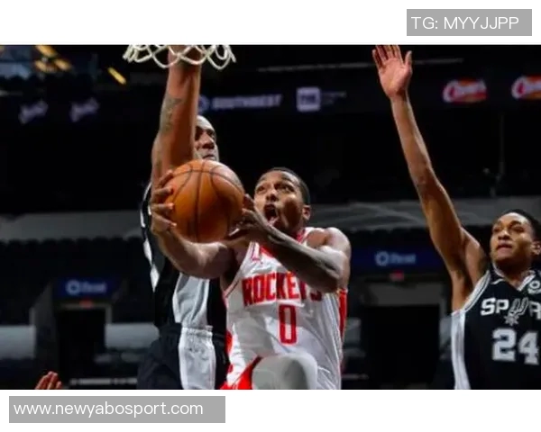 爱德华兹半场表现分析：11投4中收获10分6篮板2助攻并有3次失误